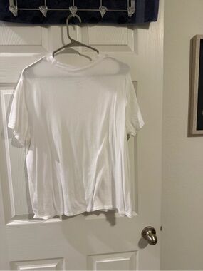 Lot of 4 new day Short Sleeve Tee